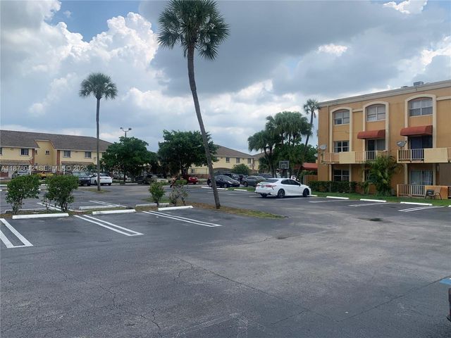 17901 NW 68th Avenue T101, Hialeah, FL 33015