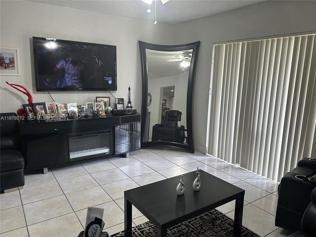 17901 NW 68th Avenue T101, Hialeah, FL 33015