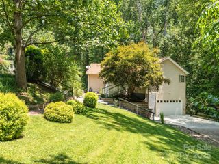 204 Pine Berry Circle, Hendersonville, NC 28739