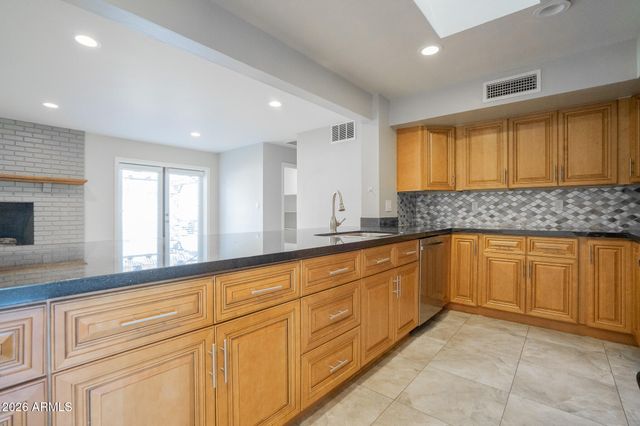 1008 E Citrus Way, Phoenix, AZ 85014