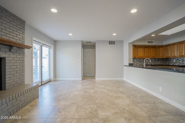 1008 E Citrus Way, Phoenix, AZ 85014