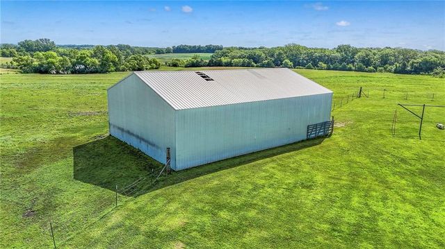 10804 Wellman Road, Mclouth, KS 66054