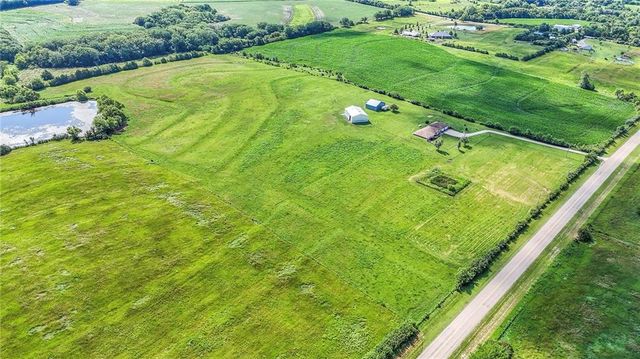 10804 Wellman Road, Mclouth, KS 66054