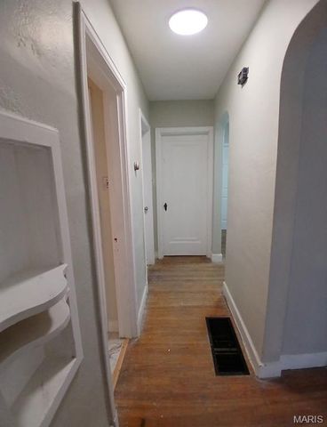 1815 S New Florissant Road, Florissant, MO 63031