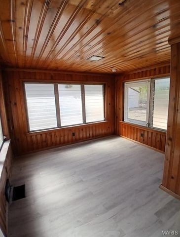 1815 S New Florissant Road, Florissant, MO 63031