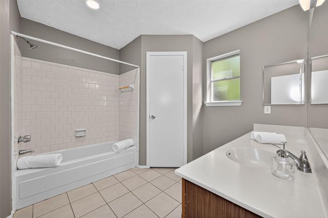9611 Thistle Trail Drive, Houston, TX 77070