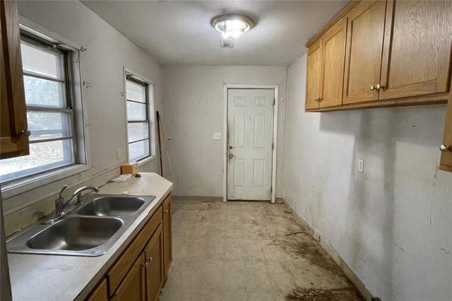 2508 Moundview Drive, Lawrence, KS 66049