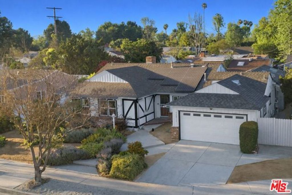 12811 Waddell Street, Valley Village, CA 91607