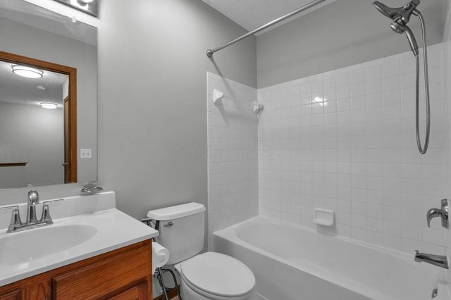 8726 Woodwind Drive, Lewis Center, OH 43035