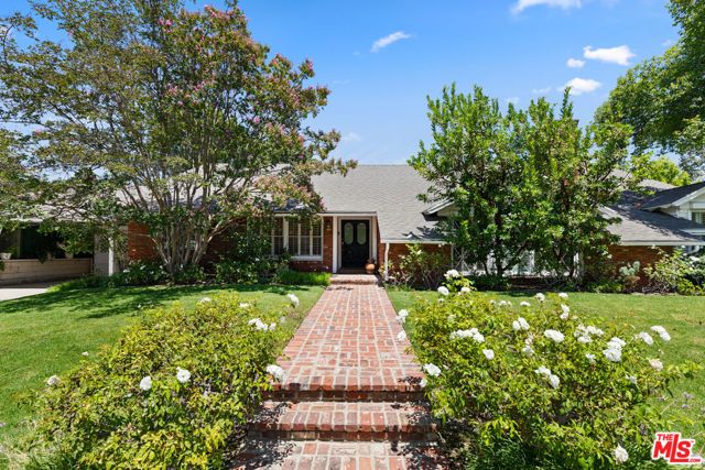 16011 Meadowcrest Road, Los Angeles, CA 91403