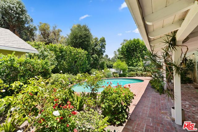 16011 Meadowcrest Road, Los Angeles, CA 91403