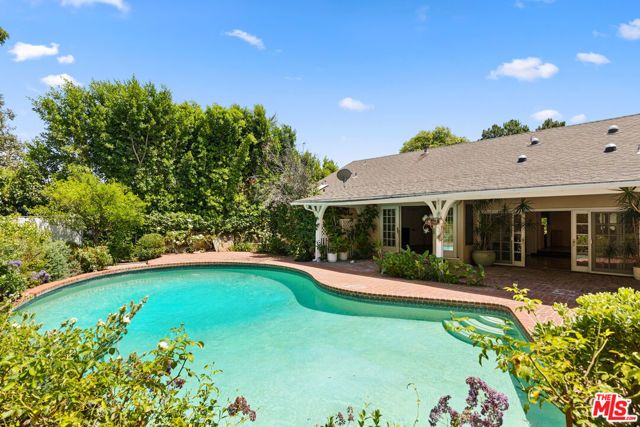 16011 Meadowcrest Road, Los Angeles, CA 91403