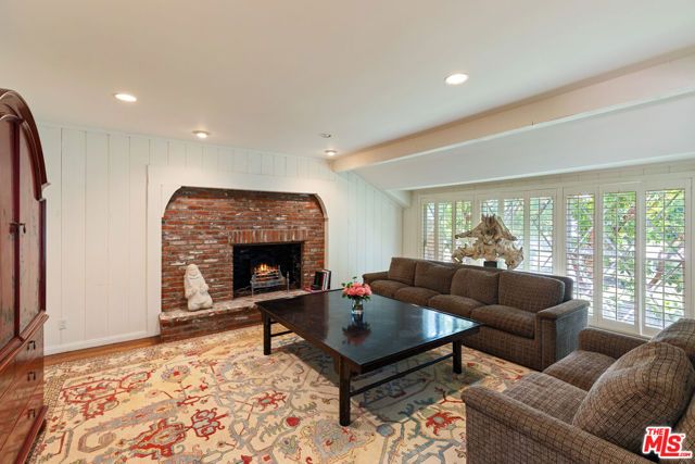 16011 Meadowcrest Road, Los Angeles, CA 91403