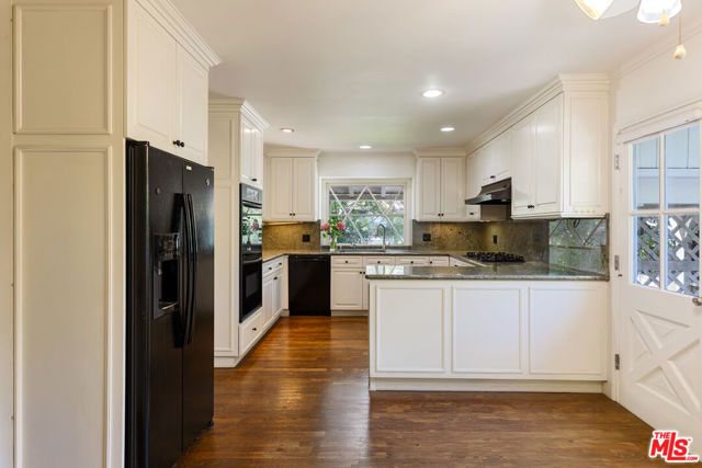 16011 Meadowcrest Road, Los Angeles, CA 91403