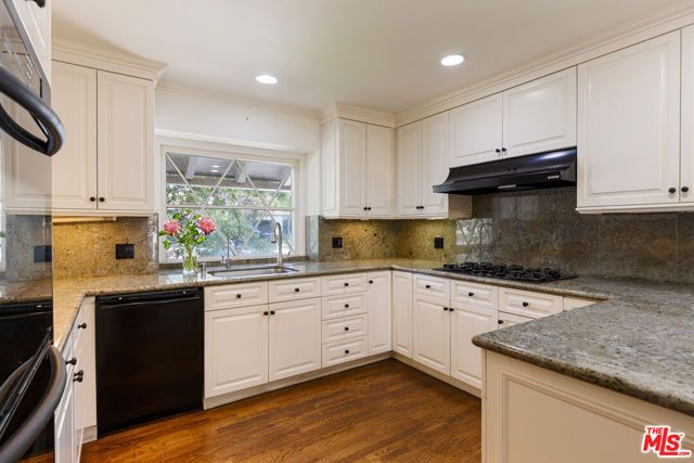 16011 Meadowcrest Road, Los Angeles, CA 91403