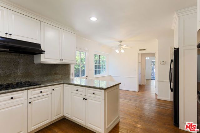 16011 Meadowcrest Road, Los Angeles, CA 91403