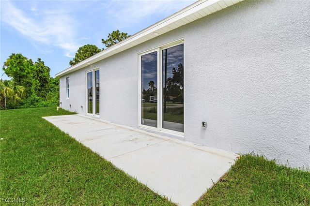 913 E 12th ST, Lehigh Acres, FL 33972