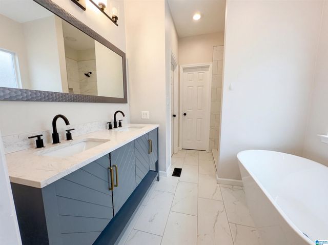 1250 LAKESIDE DRIVE, Adamsville, AL 35111