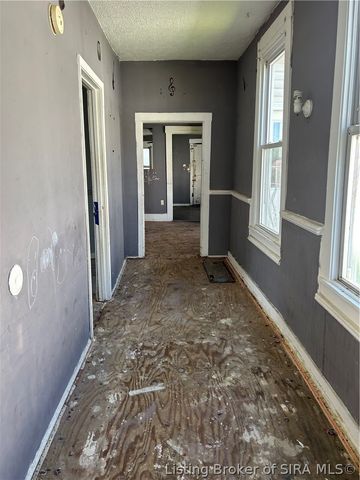 1135 Chartres Street, New Albany, IN 47150