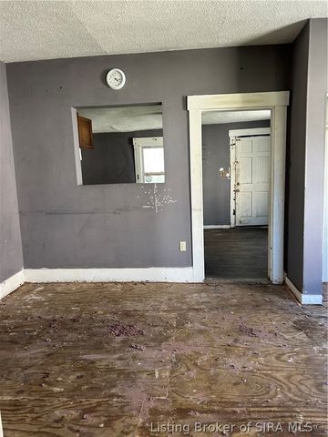 1135 Chartres Street, New Albany, IN 47150