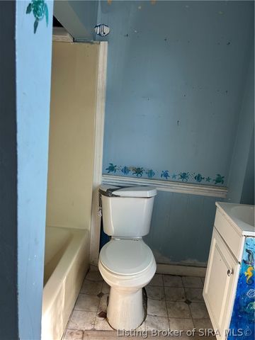 1135 Chartres Street, New Albany, IN 47150