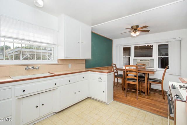 6425 Columbus Avenue, Los Angeles, CA 91411