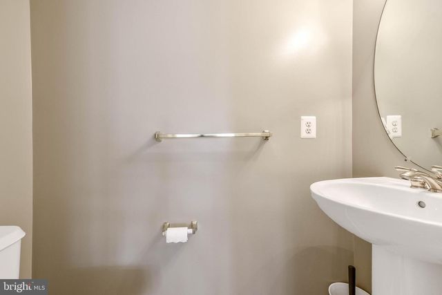 8105 QUINN TER, Vienna, VA 22180