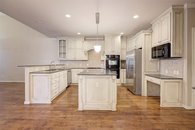 236 Olde Brook Court, Norman, OK 73072