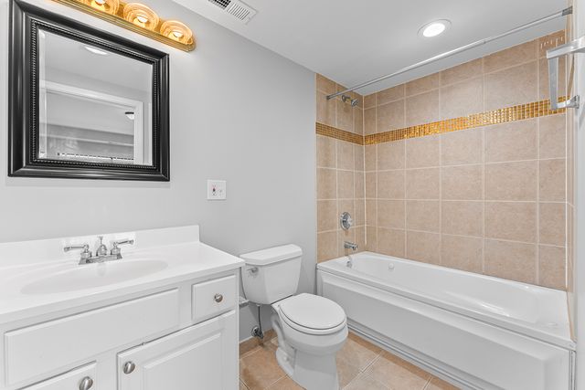 2451 W Howard Street 509, Chicago, IL 60645