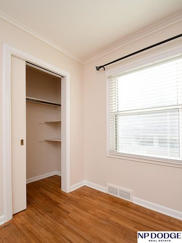 3213 S 43rd Street, Omaha, NE 68105