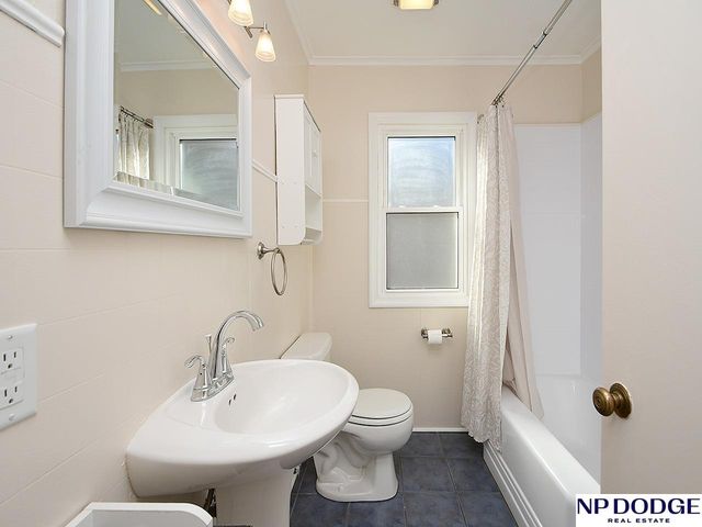 3213 S 43rd Street, Omaha, NE 68105