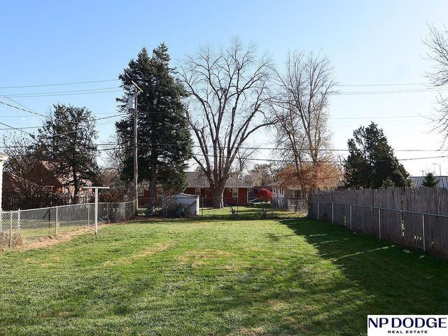 3213 S 43rd Street, Omaha, NE 68105