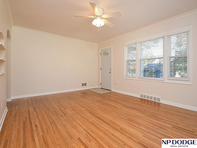 3213 S 43rd Street, Omaha, NE 68105