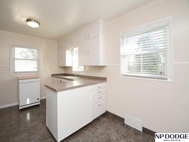 3213 S 43rd Street, Omaha, NE 68105