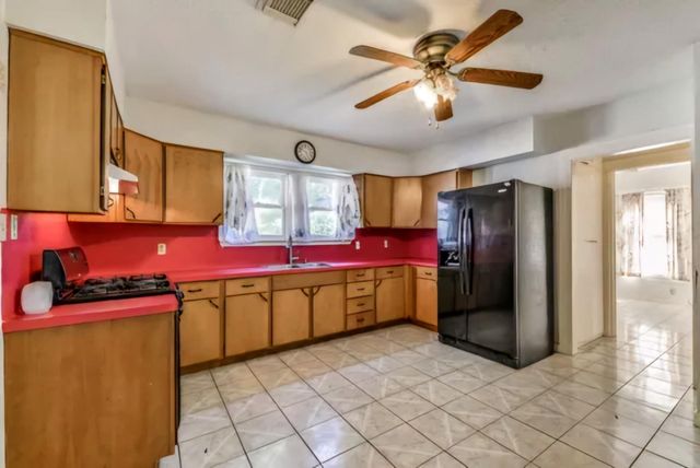 212 Danna Lane, Houston, TX 77009