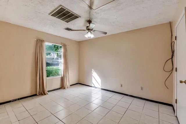 212 Danna Lane, Houston, TX 77009