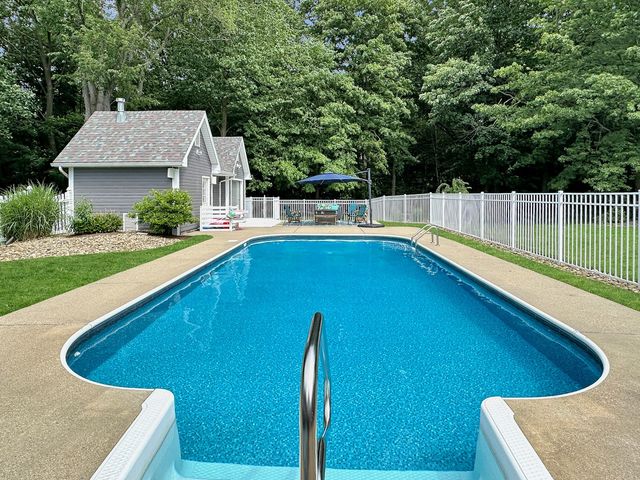 5515 SANDALWOOD Court, Erie, PA 16506