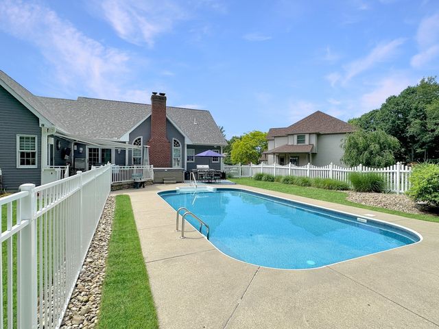 5515 SANDALWOOD Court, Erie, PA 16506