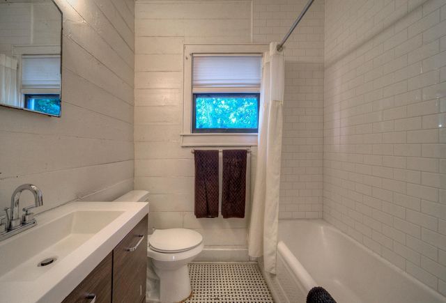 1711 E 7th ST 1, Austin, TX 78702