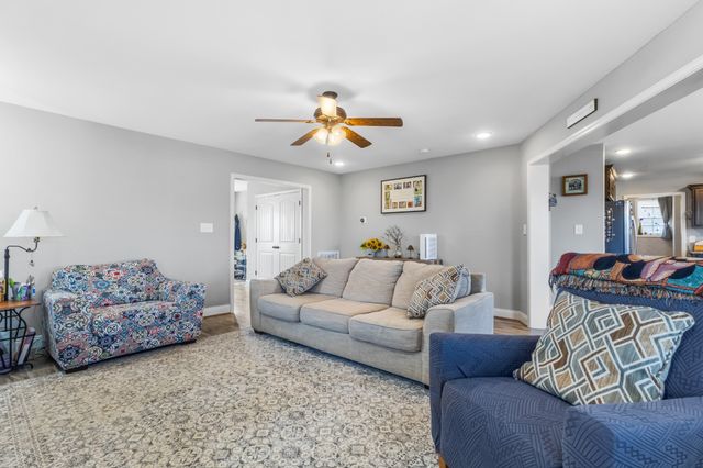 752 Crestone Ln, Clarksville, TN 37042