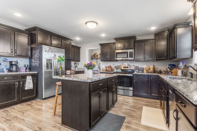 752 Crestone Ln, Clarksville, TN 37042