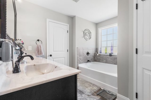 752 Crestone Ln, Clarksville, TN 37042