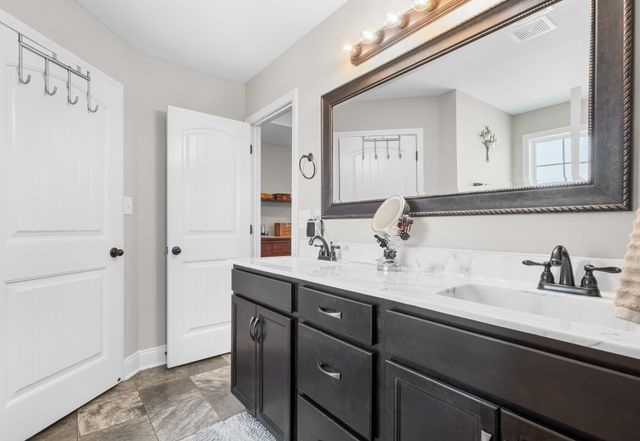 752 Crestone Ln, Clarksville, TN 37042