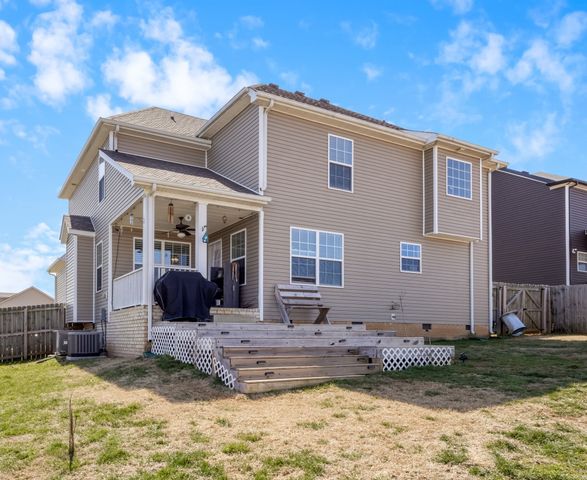 752 Crestone Ln, Clarksville, TN 37042