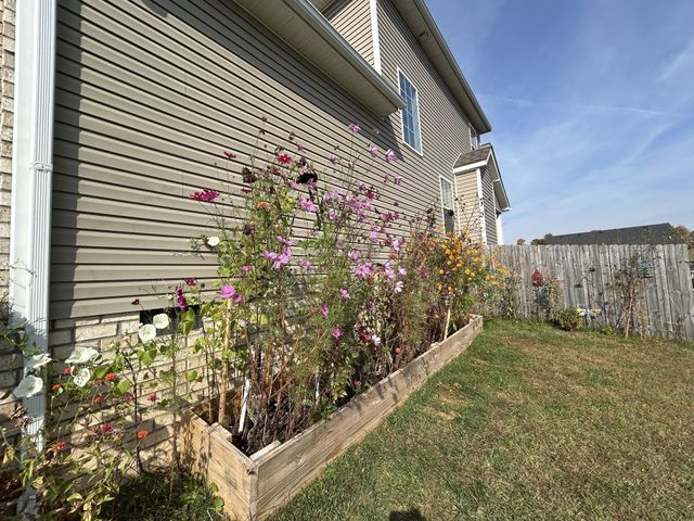 752 Crestone Ln, Clarksville, TN 37042