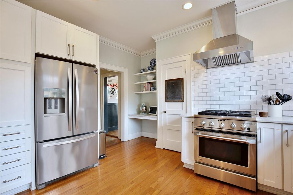 Image 11 of property listing at 918 S PALMETTO AVENUE, Sanford, FL 32771