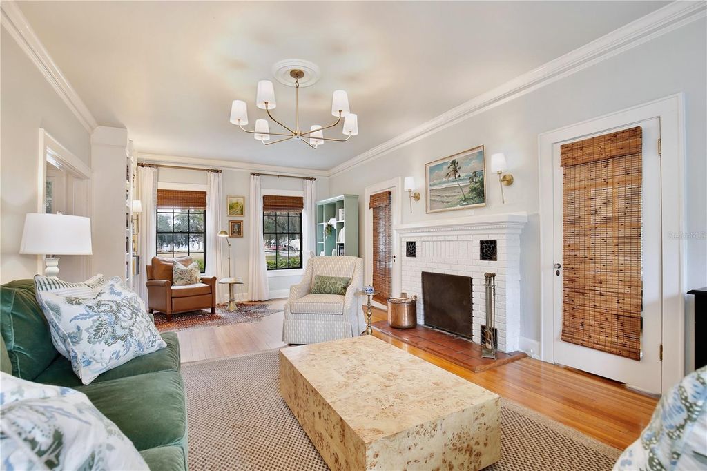 Image 16 of property listing at 918 S PALMETTO AVENUE, Sanford, FL 32771