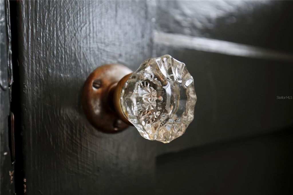 Image 27 of property listing at 918 S PALMETTO AVENUE, Sanford, FL 32771