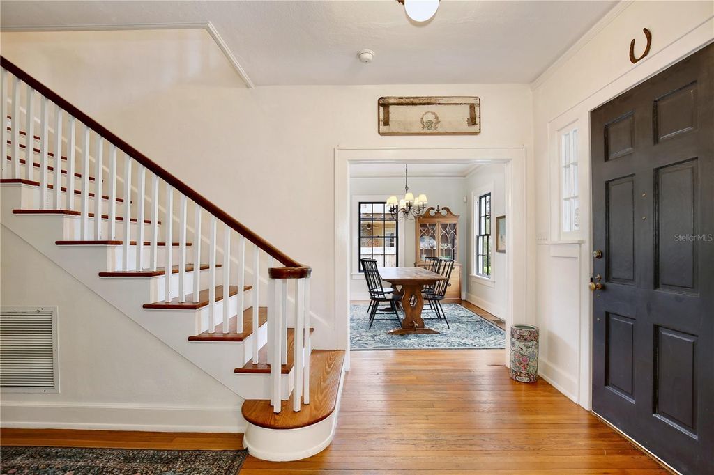 Image 4 of property listing at 918 S PALMETTO AVENUE, Sanford, FL 32771