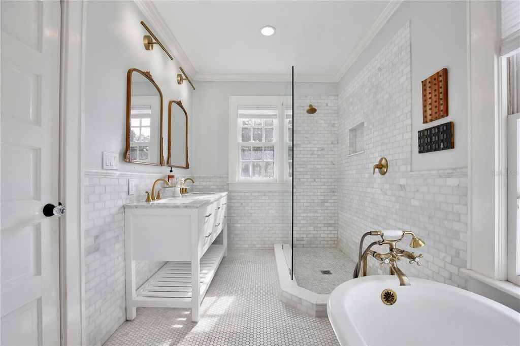 Image 35 of property listing at 918 S PALMETTO AVENUE, Sanford, FL 32771